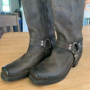 Frye Harness 12r - size 9B